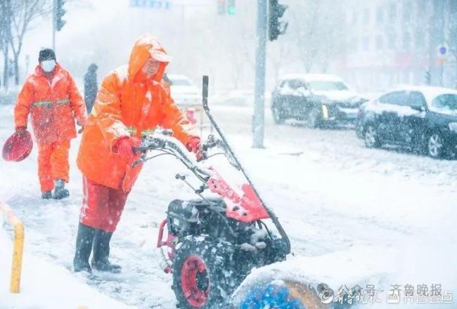 济南大暴雪下了387个大明湖 暖心瞬间感动全城