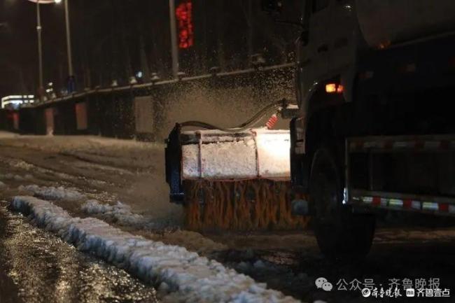 济南大暴雪下了387个大明湖 暖心瞬间感动全城