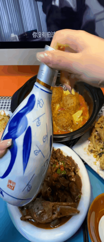 被短视频性感厨娘们用豆角狂抽屁股后，我还是没有学会做饭
